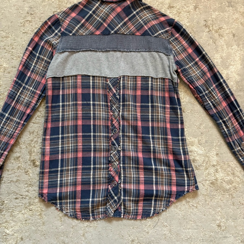 Girl Krazy Women’s Plaid Long Sleeve Button Down Raw Edge Shirt Size Small - Picture 11 of 16